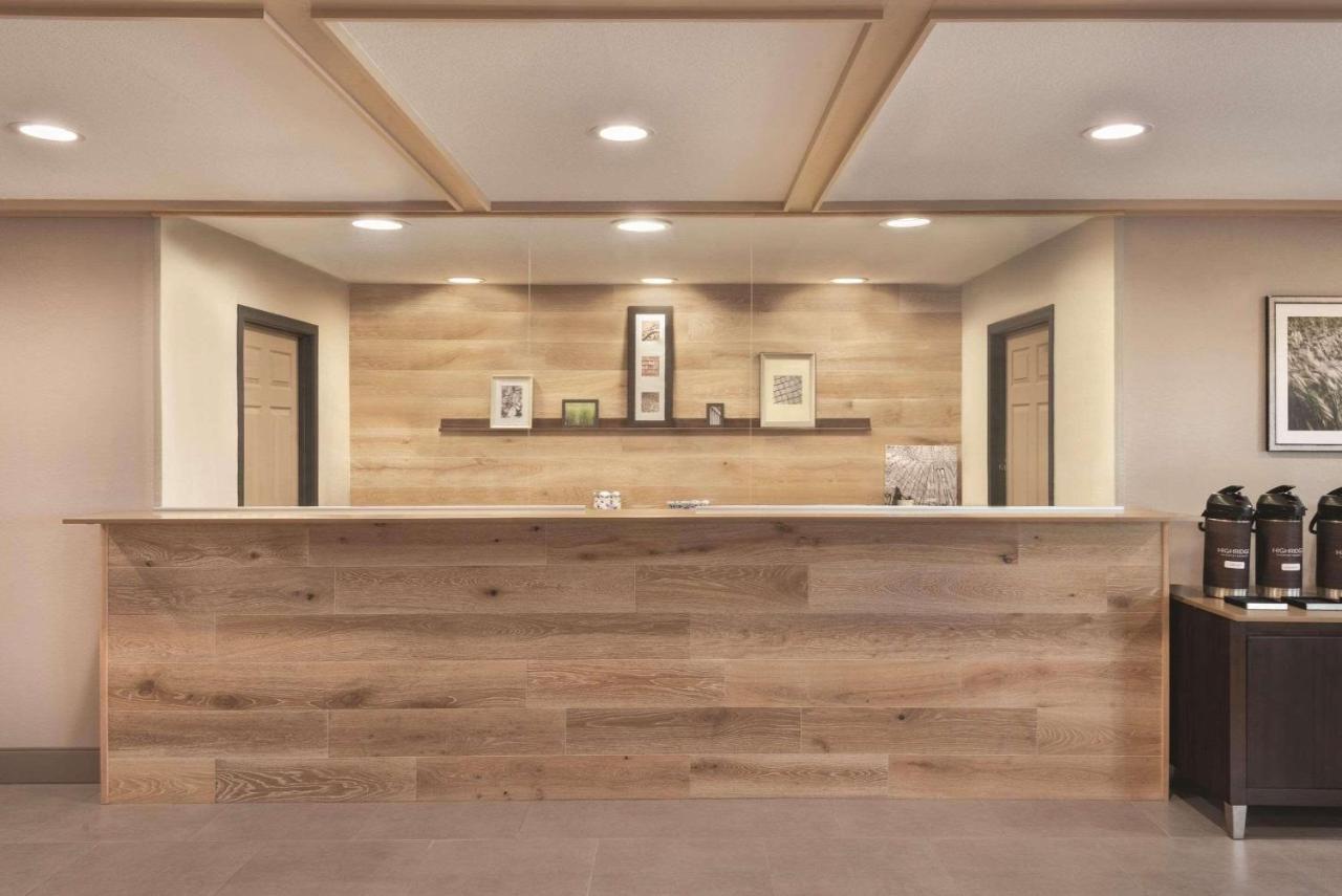 Country Inn & Suites By Radisson, Pella, Ia Экстерьер фото