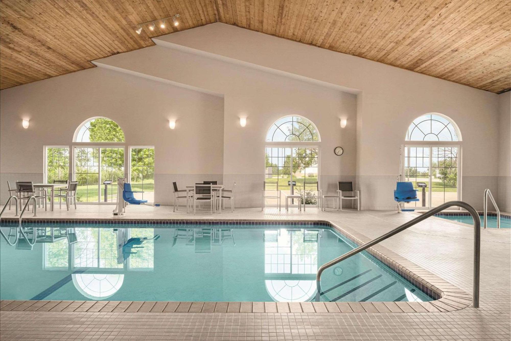 Country Inn & Suites By Radisson, Pella, Ia Экстерьер фото